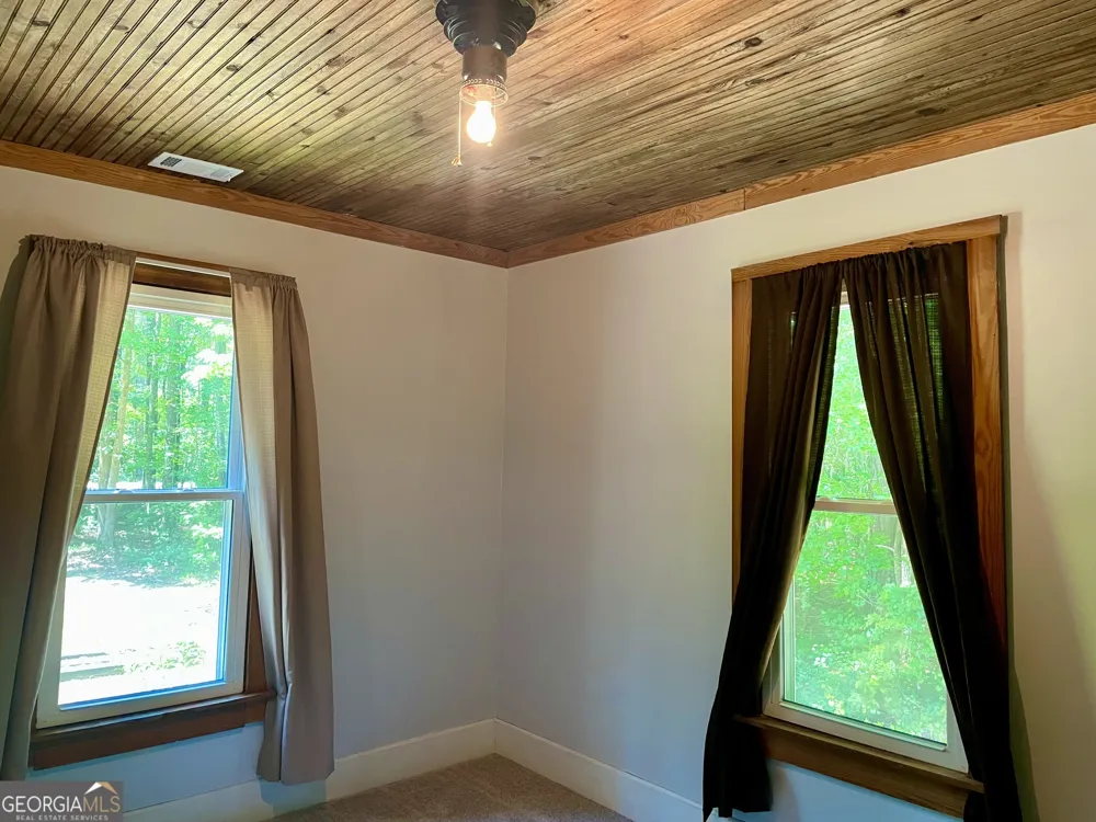 1190 Shore DR Tignall, GA 30668