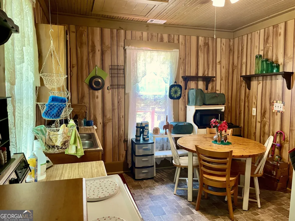 1190 Shore DR Tignall, GA 30668