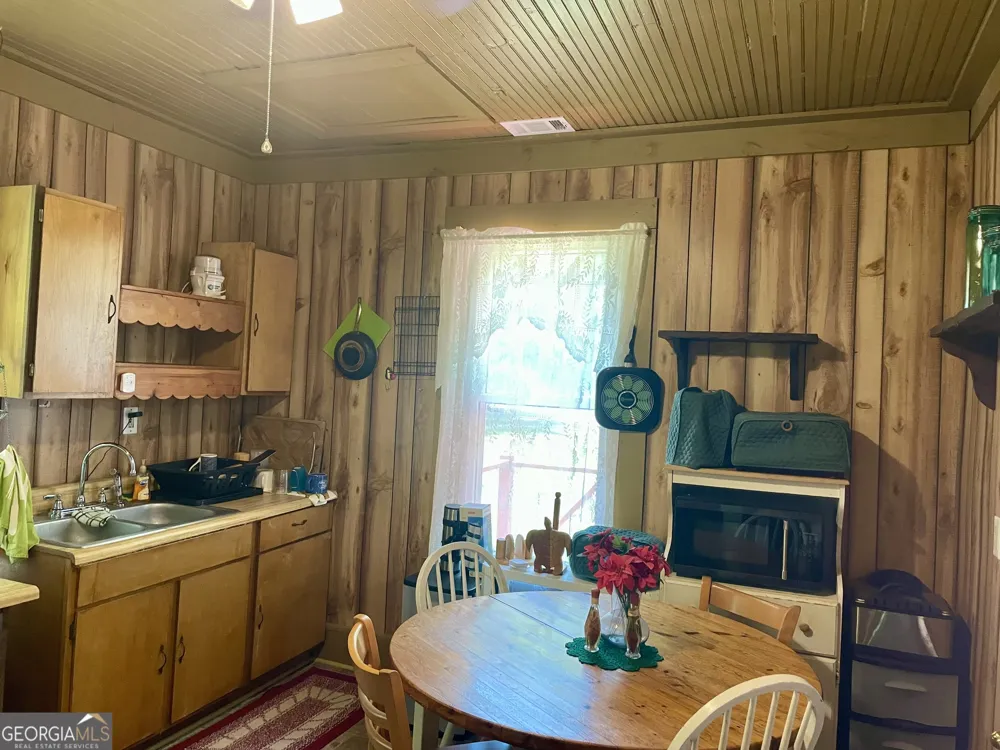 1190 Shore DR Tignall, GA 30668