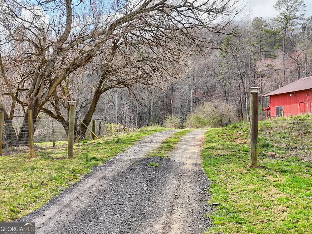 1068 Coleman River RD Clayton, GA 30525