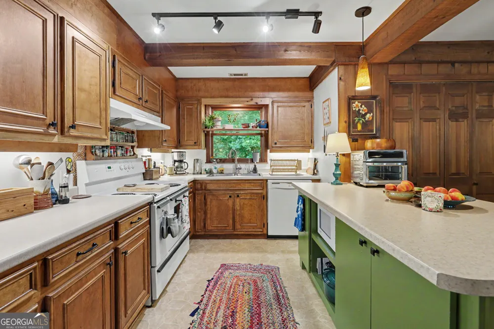 106 Post Oak ST Clayton, GA 30525