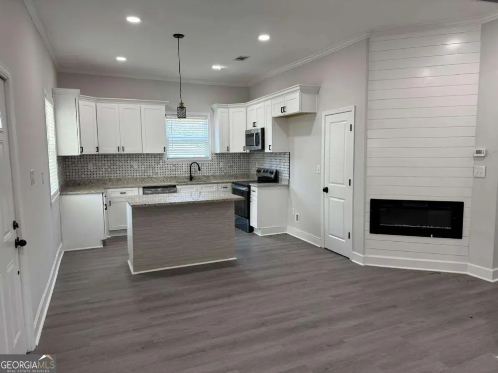 69 Fourth ST Griffin, GA 30223