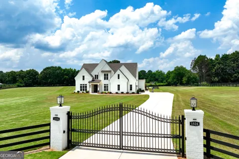 1526 Clover LN