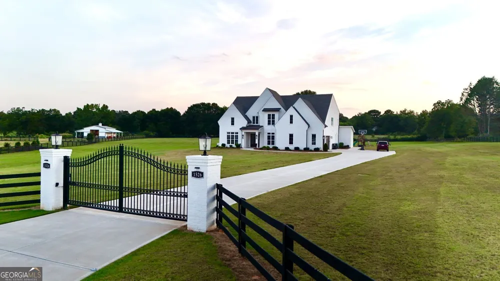 1526 Clover LN Bishop, GA 30621