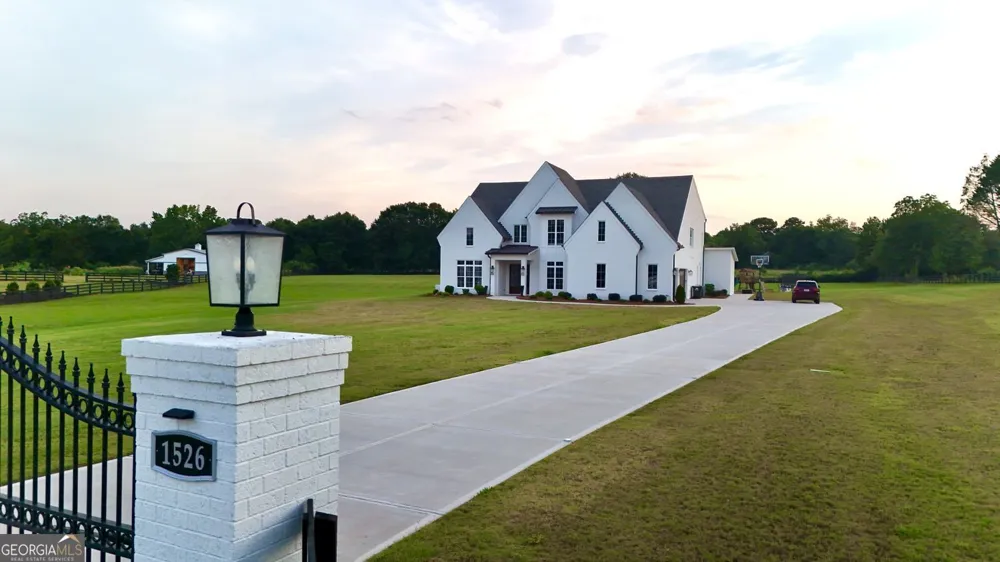 1526 Clover LN Bishop, GA 30621