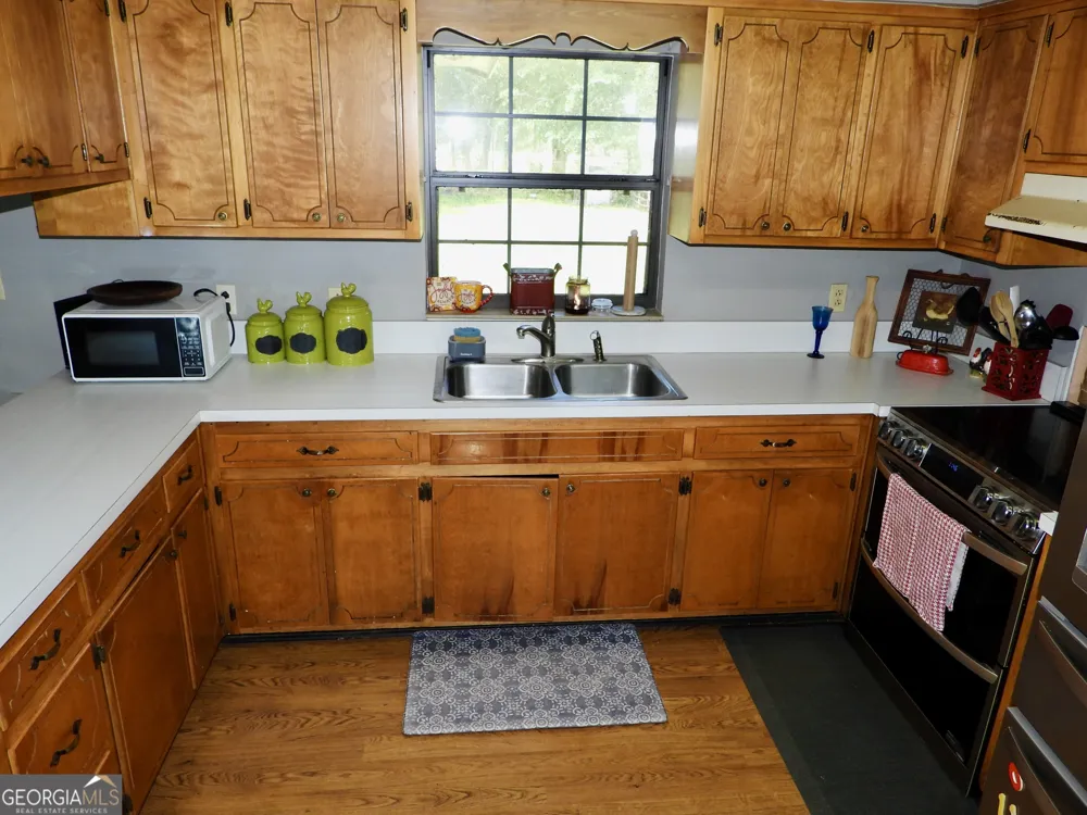 379 Bob Thrift RD St. George, GA 31562