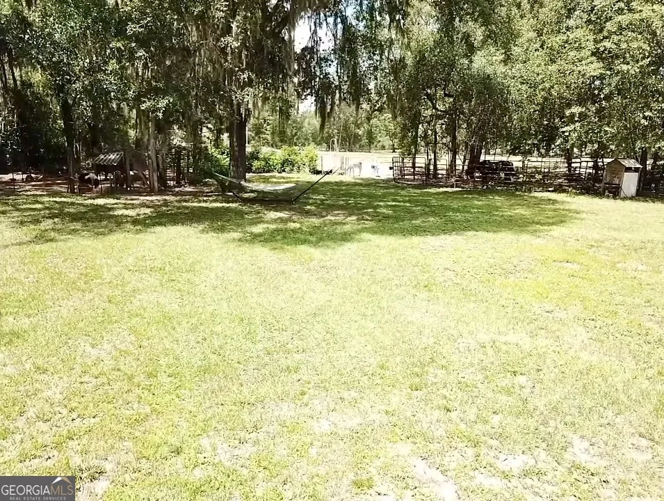 379 Bob Thrift RD St. George, GA 31562