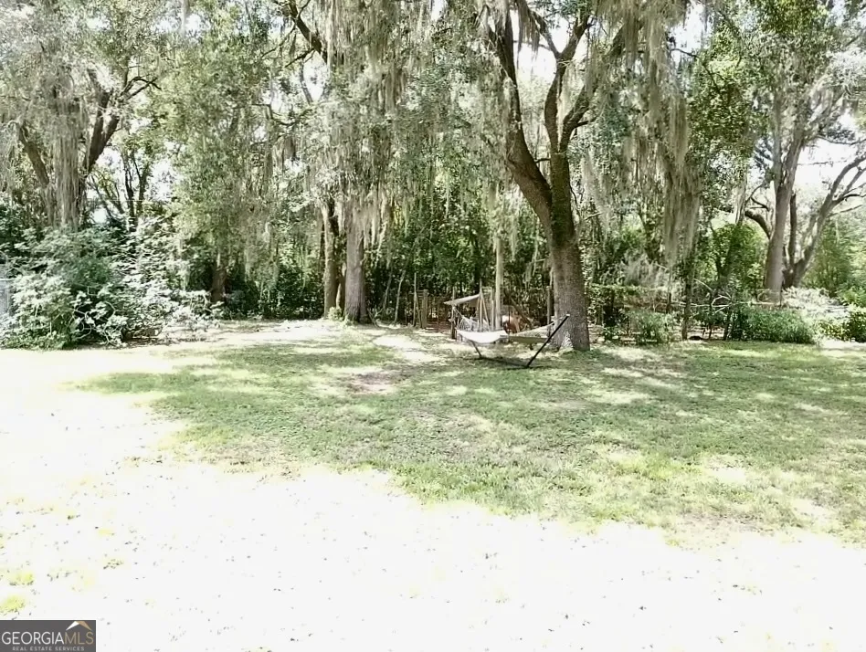 379 Bob Thrift RD St. George, GA 31562
