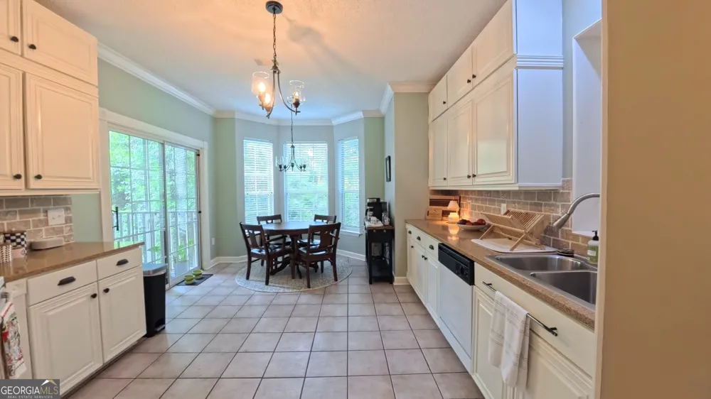 2502 B Jerry Jones DR Valdosta, GA 31602