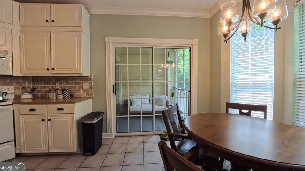 2502 B Jerry Jones DR Valdosta, GA 31602