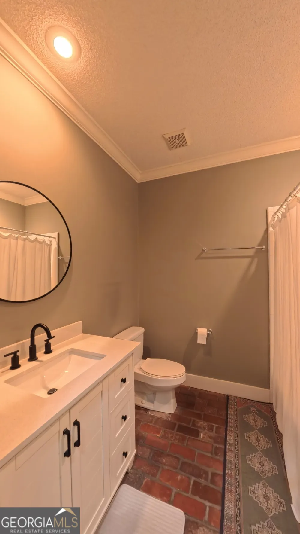 2502 B Jerry Jones DR Valdosta, GA 31602