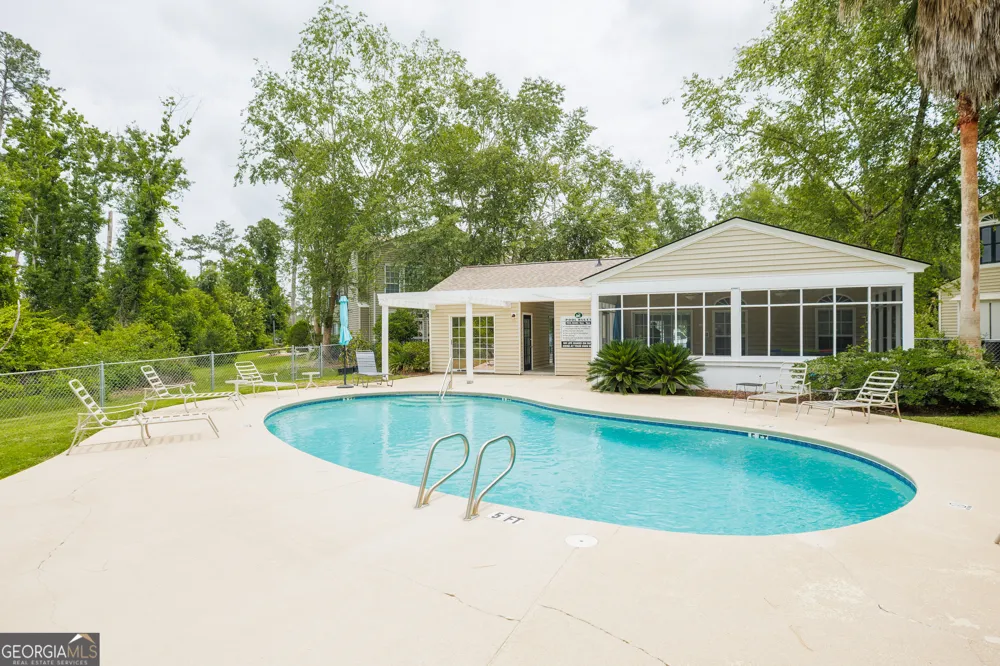 2502 B Jerry Jones DR Valdosta, GA 31602