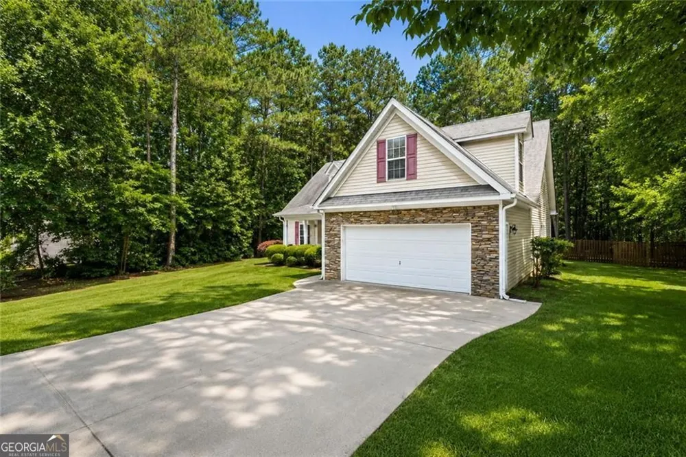 8876 Camp Tree CT Winston, GA 30187