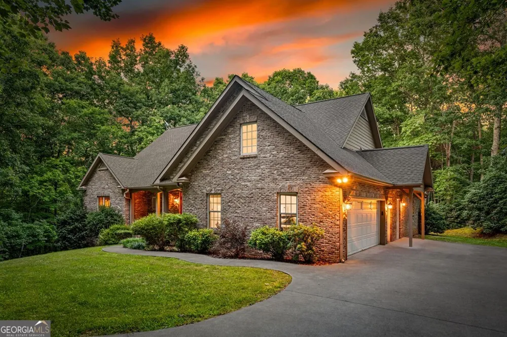 541 Davis RD Blue Ridge, GA 30513
