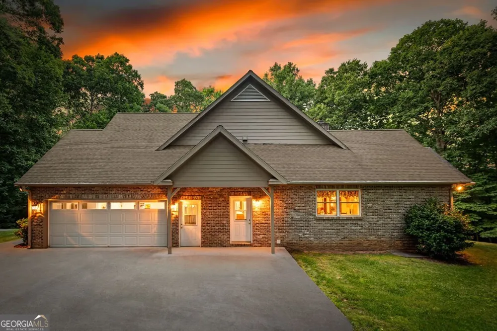 541 Davis RD Blue Ridge, GA 30513