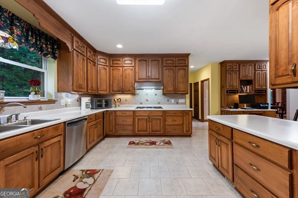 541 Davis RD Blue Ridge, GA 30513