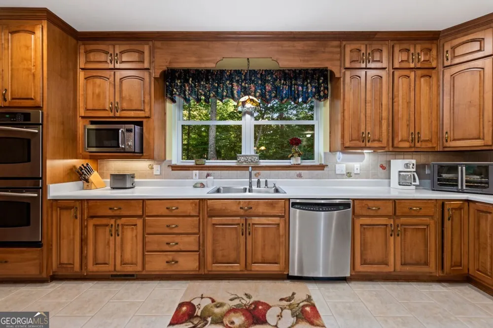 541 Davis RD Blue Ridge, GA 30513
