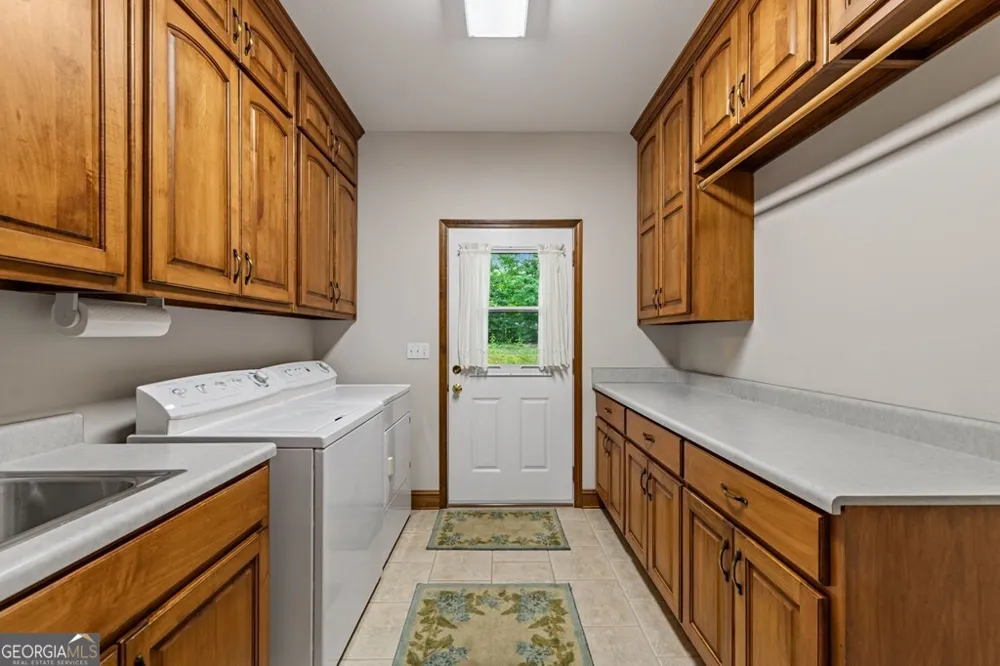 541 Davis RD Blue Ridge, GA 30513