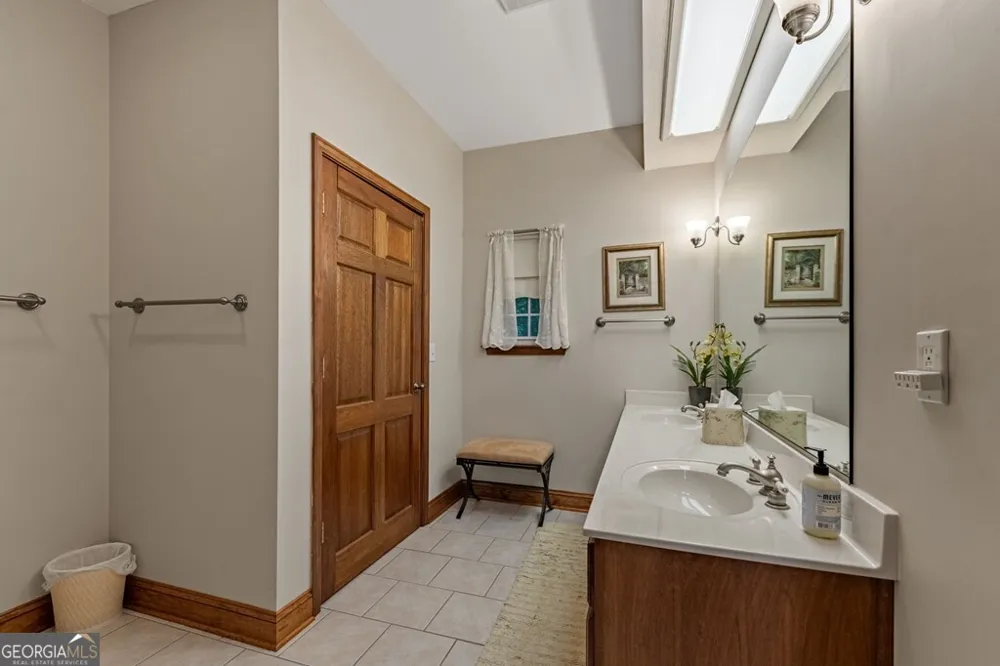 541 Davis RD Blue Ridge, GA 30513
