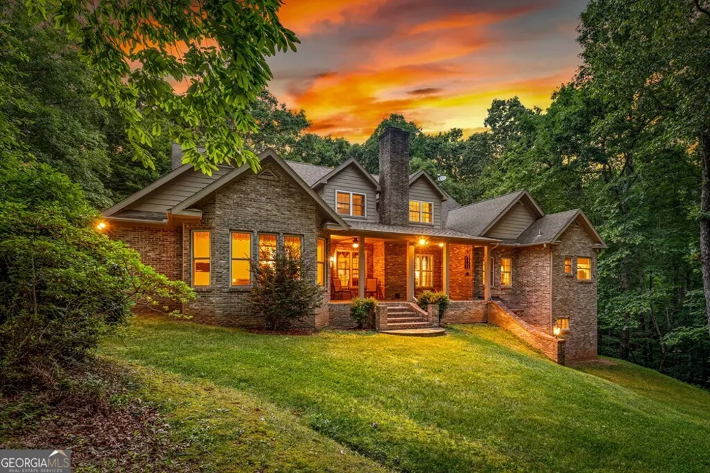 541 Davis RD Blue Ridge, GA 30513