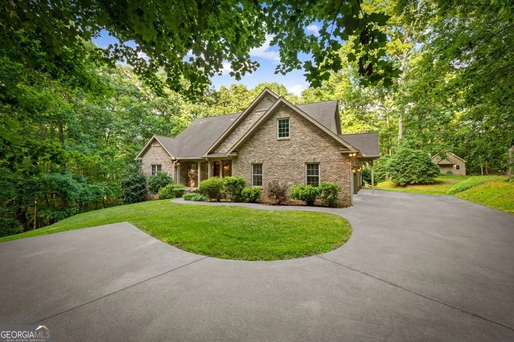 541 Davis RD Blue Ridge, GA 30513