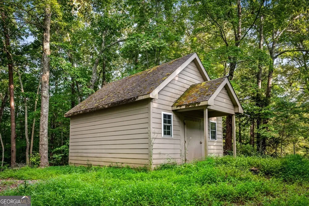 541 Davis RD Blue Ridge, GA 30513