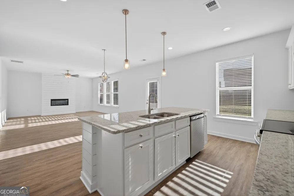 105 Royal Tern LN Warner Robins, GA 31093
