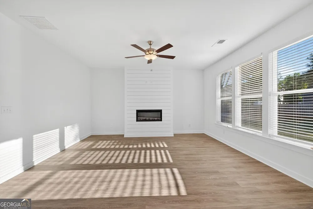 105 Royal Tern LN Warner Robins, GA 31093