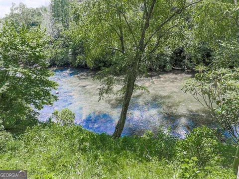 80 Riverbend CIR