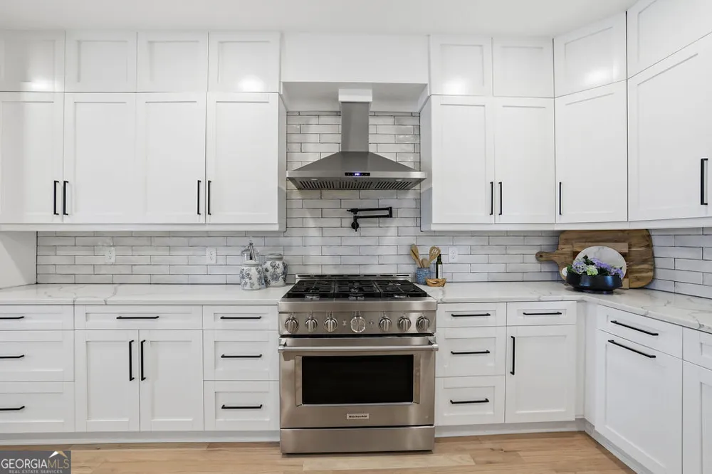6093 Shadburn Ferry RD Buford, GA 30518