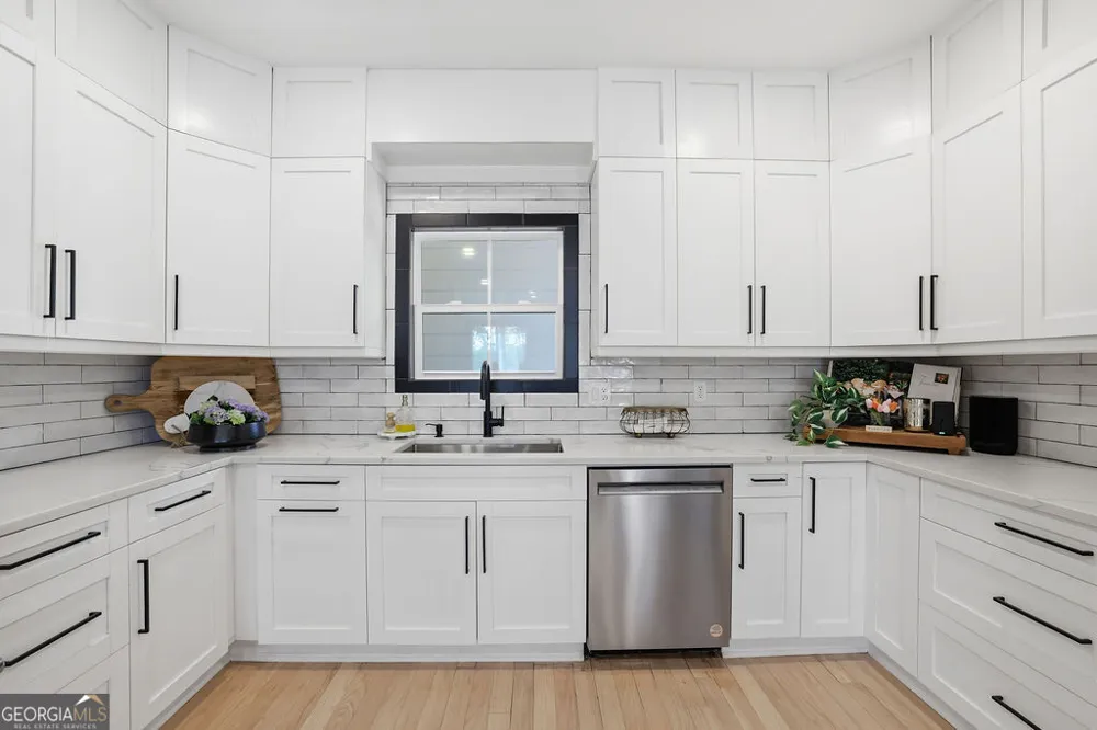 6093 Shadburn Ferry RD Buford, GA 30518