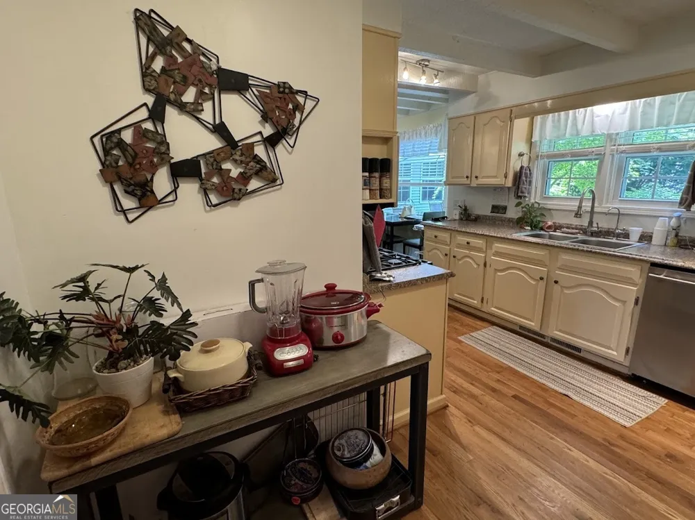 1922 Sourwood DR Dalton, GA 30720