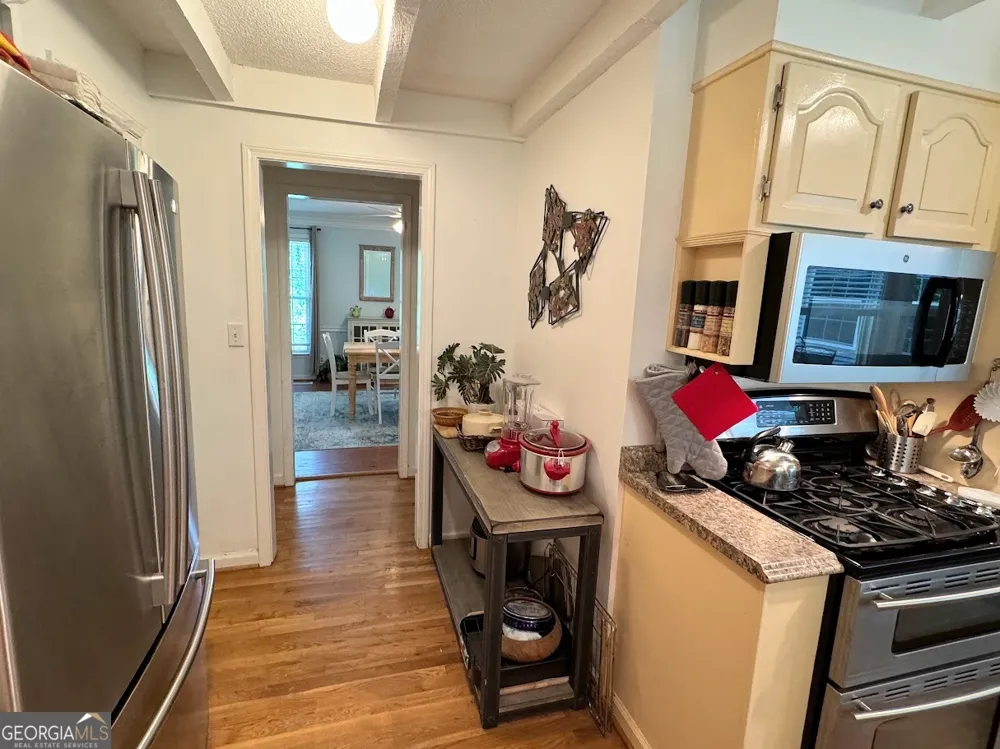 1922 Sourwood DR Dalton, GA 30720