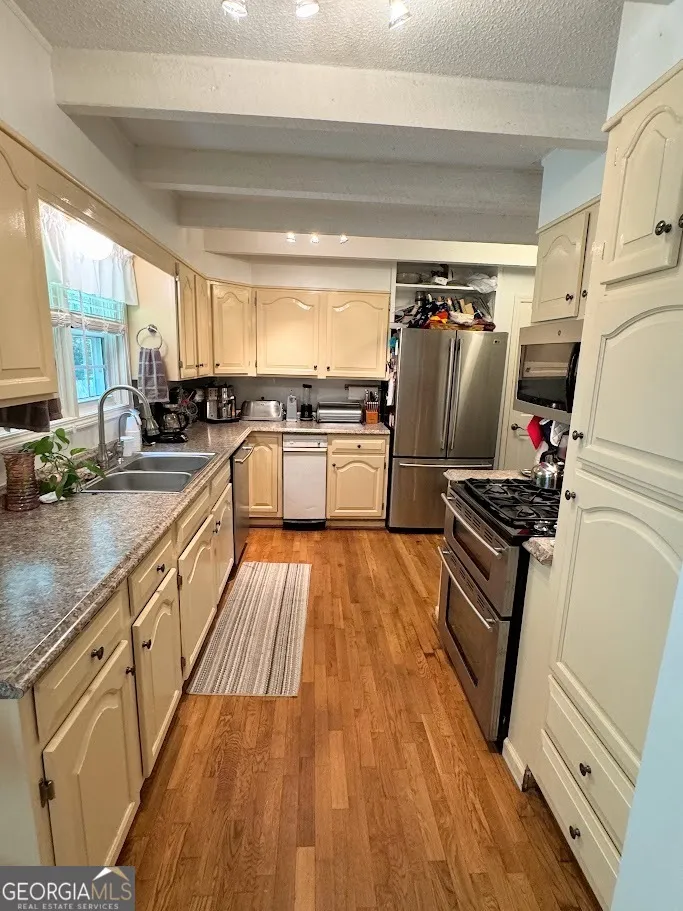 1922 Sourwood DR Dalton, GA 30720