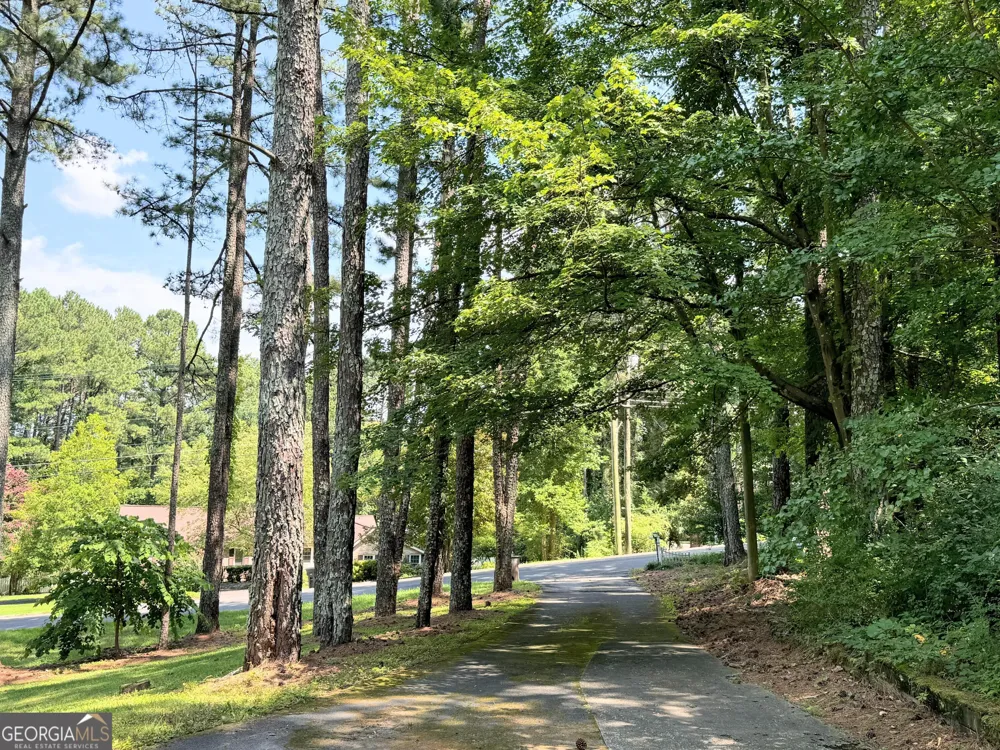 1922 Sourwood DR Dalton, GA 30720