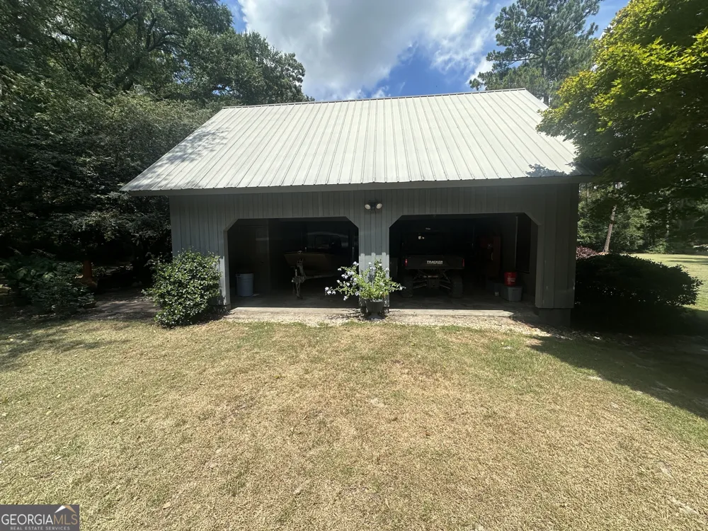 3852 Poor Robin RD Sylvania, GA 30467