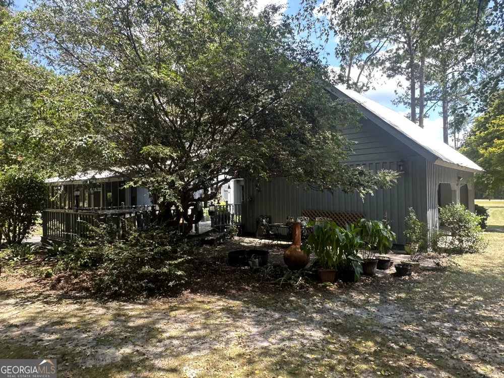 3852 Poor Robin RD Sylvania, GA 30467
