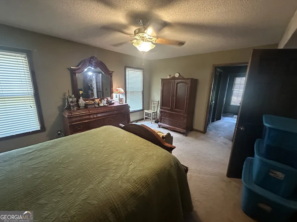 3852 Poor Robin RD Sylvania, GA 30467
