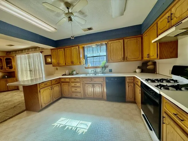 2411 Woodleaf Court Ardmore, OK 73401