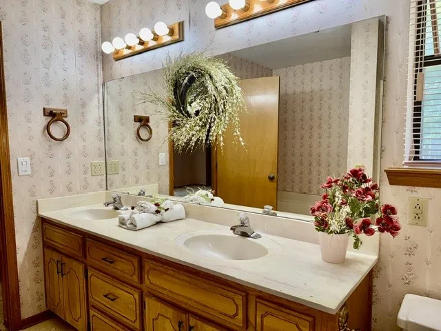 2411 Woodleaf Court Ardmore, OK 73401