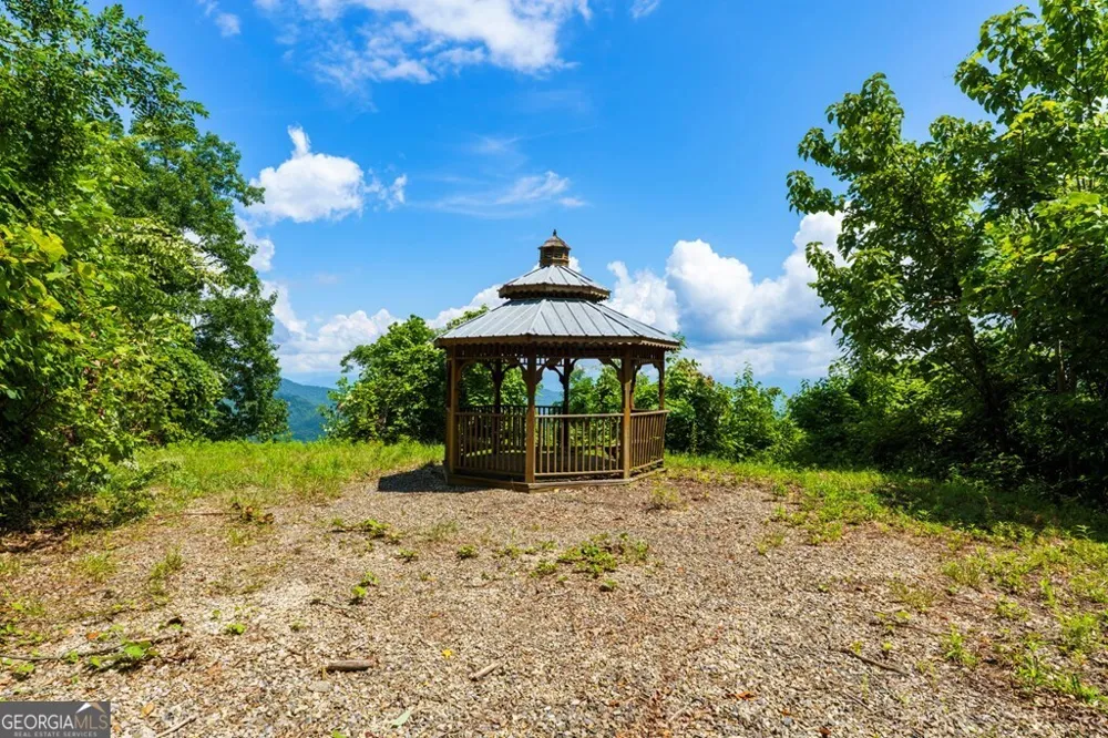 235 Rios DR Bryson City, NC 28713