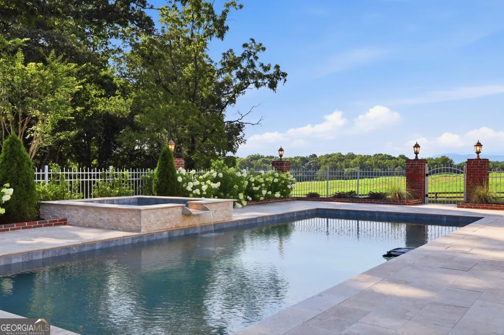 527 N Mize RD Mount Airy, GA 30563