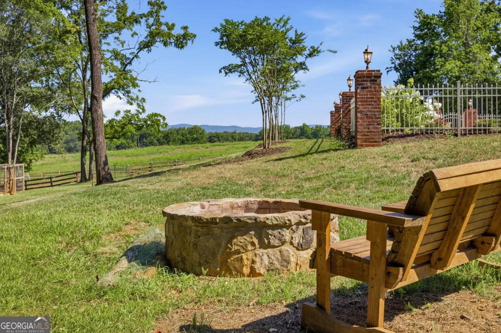 527 N Mize RD Mount Airy, GA 30563