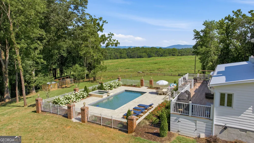 527 N Mize RD Mount Airy, GA 30563