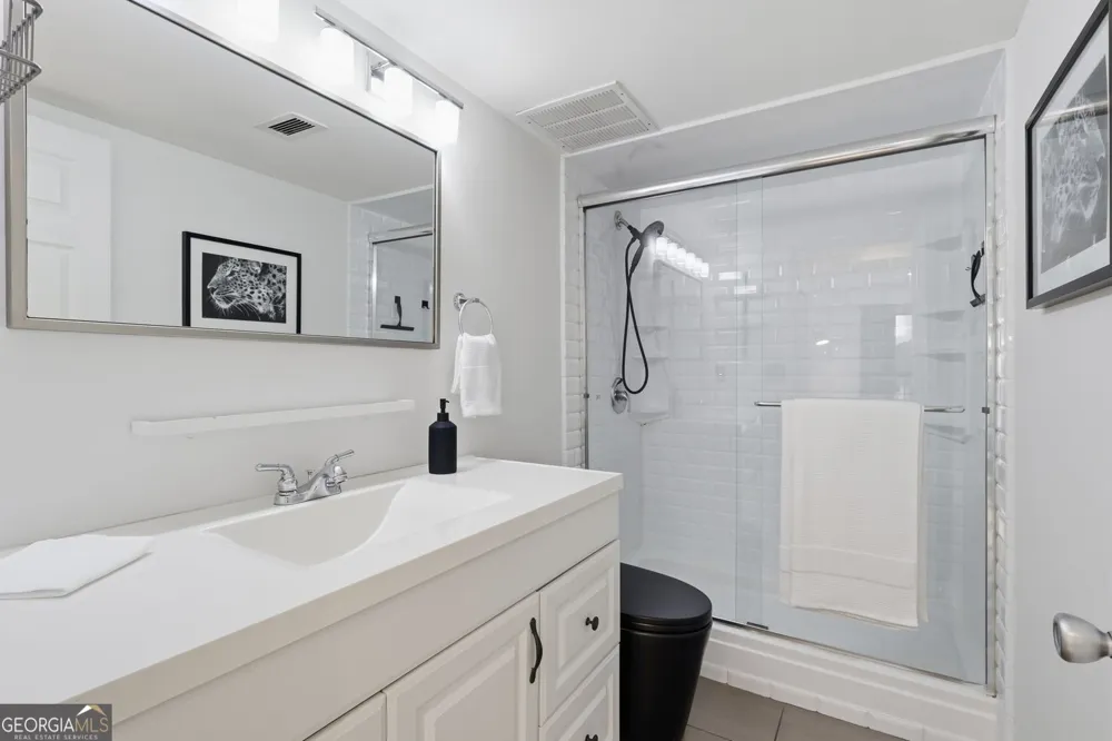 795 Hammond DR Sandy Springs, GA 30328