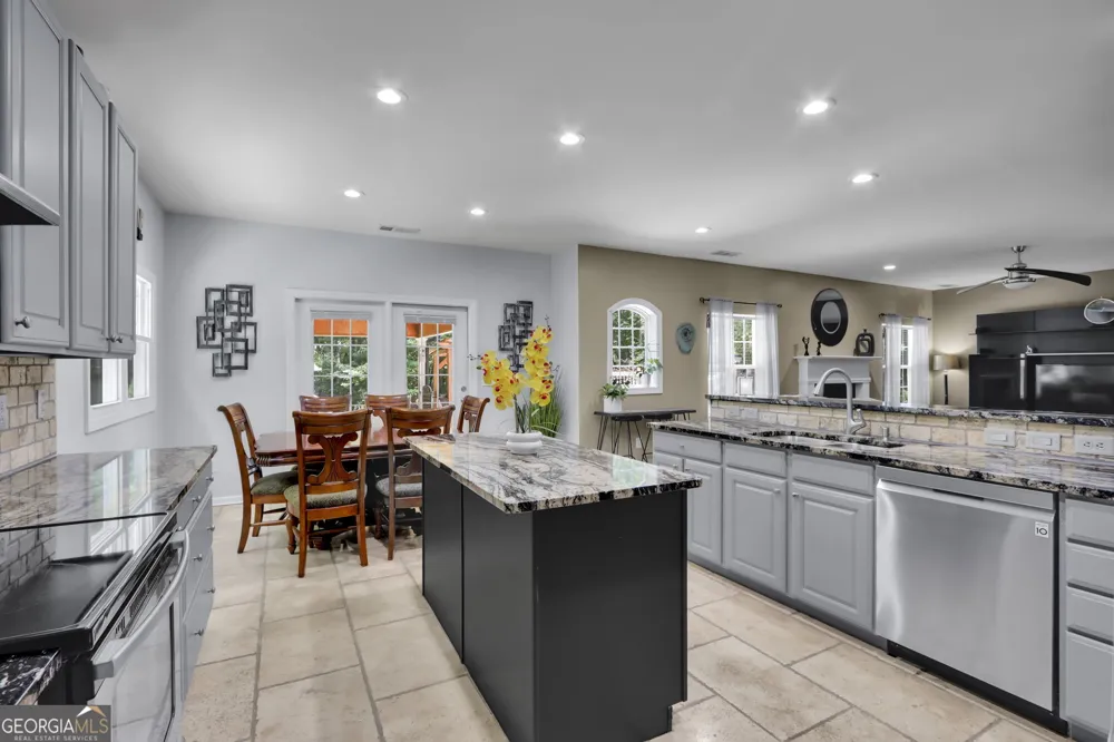 1040 Scenic View TRCE Lawrenceville, GA 30044