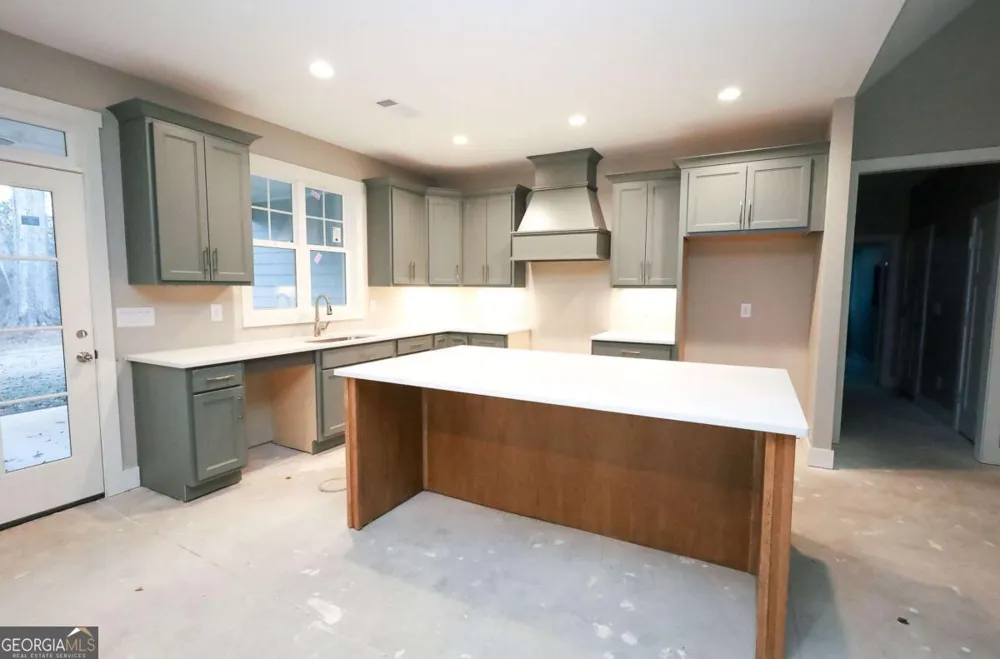 38 Puckett Station DR Moreland, GA 30259