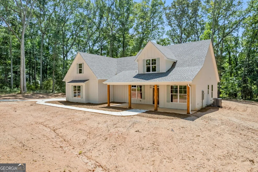 38 Puckett Station DR Moreland, GA 30259