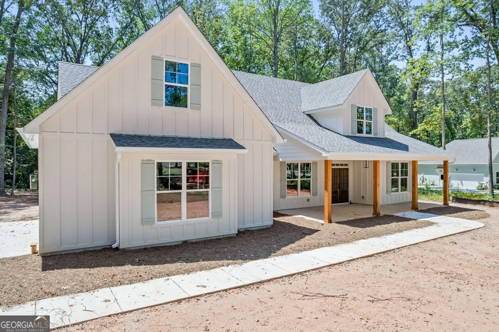 38 Puckett Station DR Moreland, GA 30259