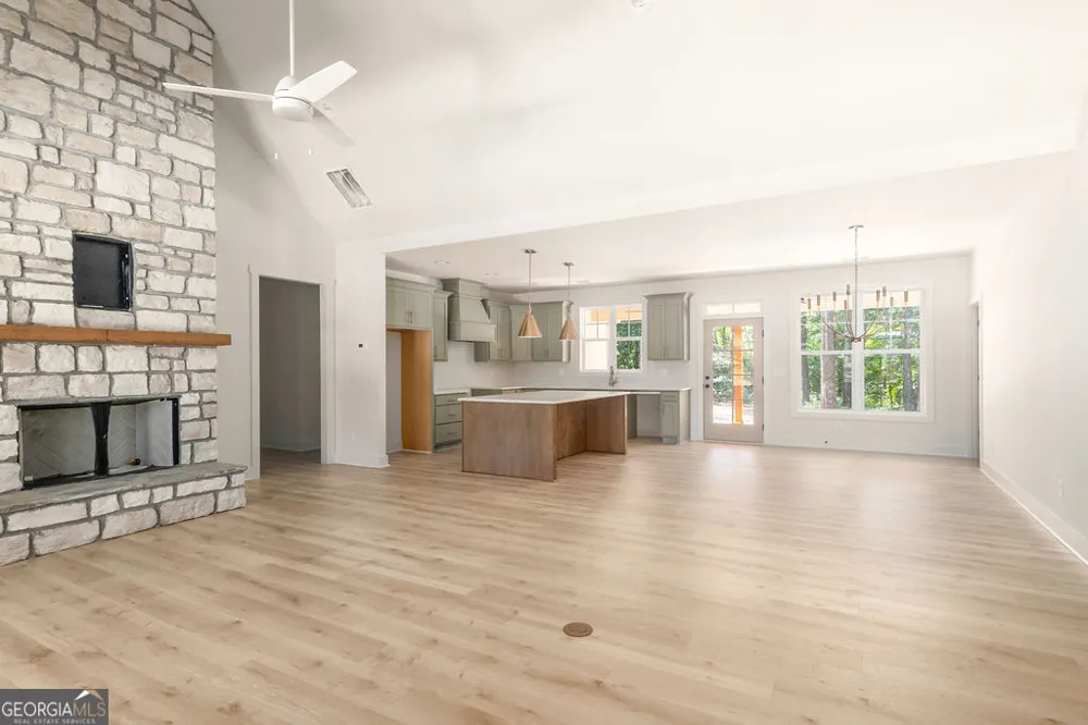 38 Puckett Station DR Moreland, GA 30259
